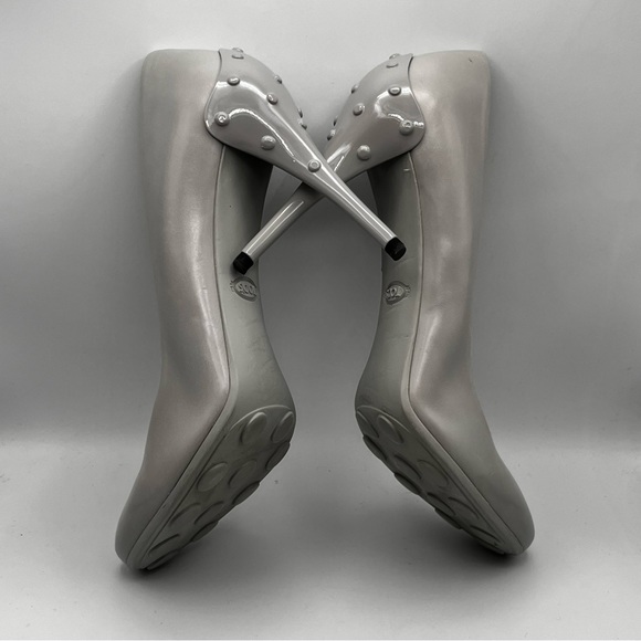 TODS LIGHT GREY LEATHER HEELS - Picture 2 of 15